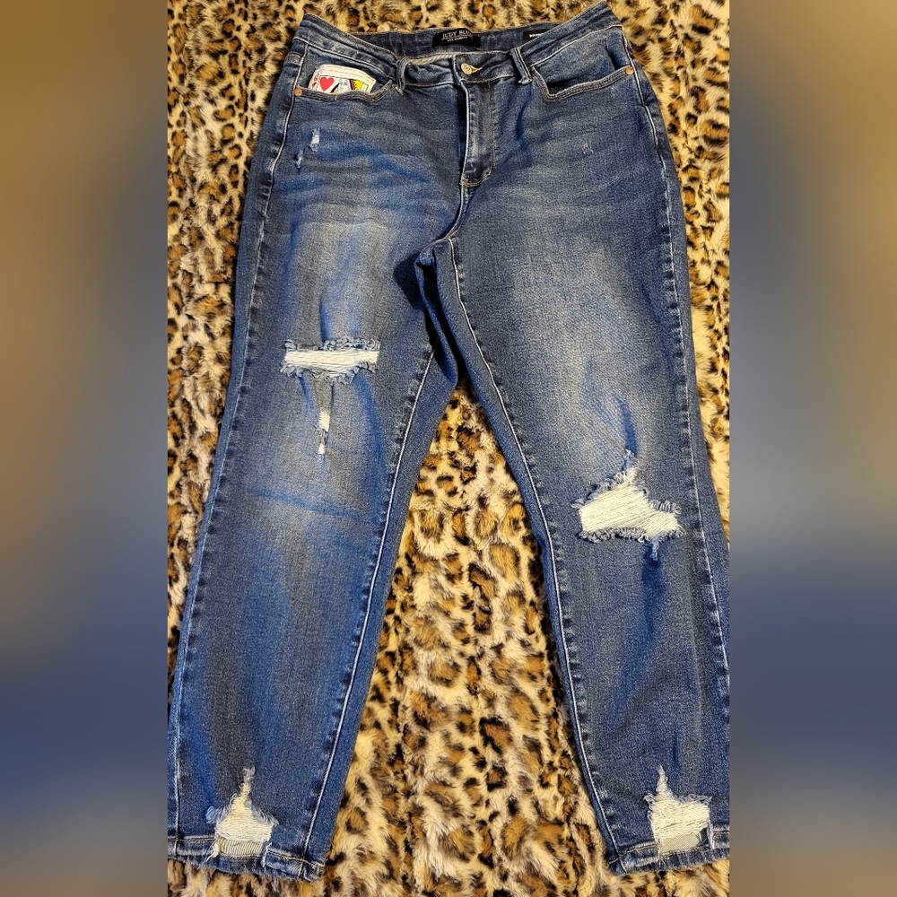 Judy Blue Womens Size 14 Queen Of Hearts Jeans Boyfriend Fit Distressed Denim